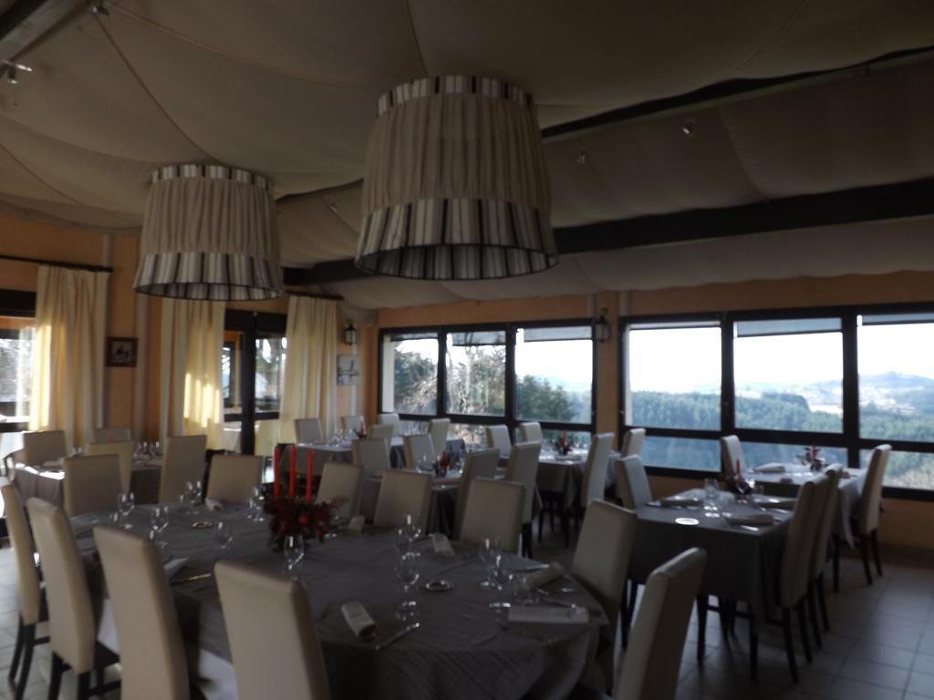 Hotel Logis Le Saint Cyr Montmelard Zewnętrze zdjęcie