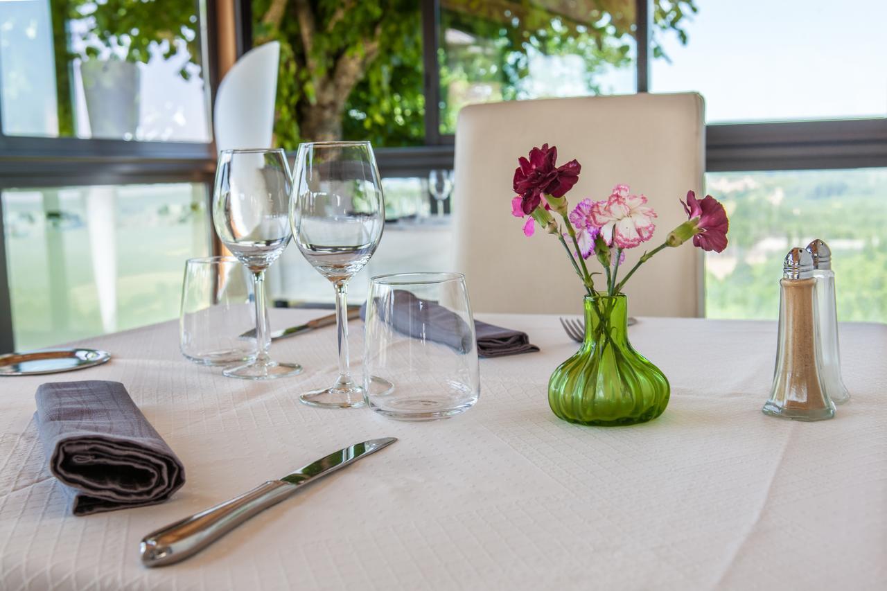 Hotel Logis Le Saint Cyr Montmelard Zewnętrze zdjęcie