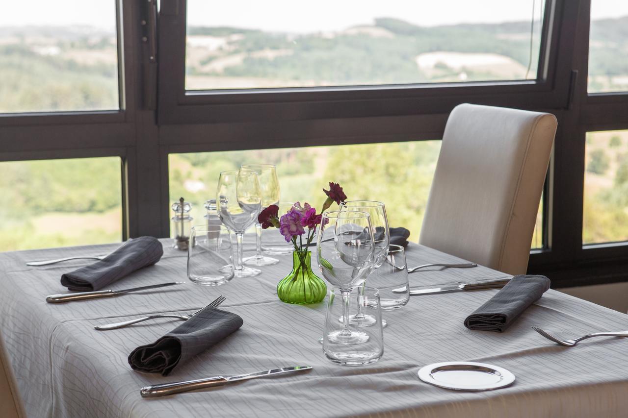 Hotel Logis Le Saint Cyr Montmelard Zewnętrze zdjęcie