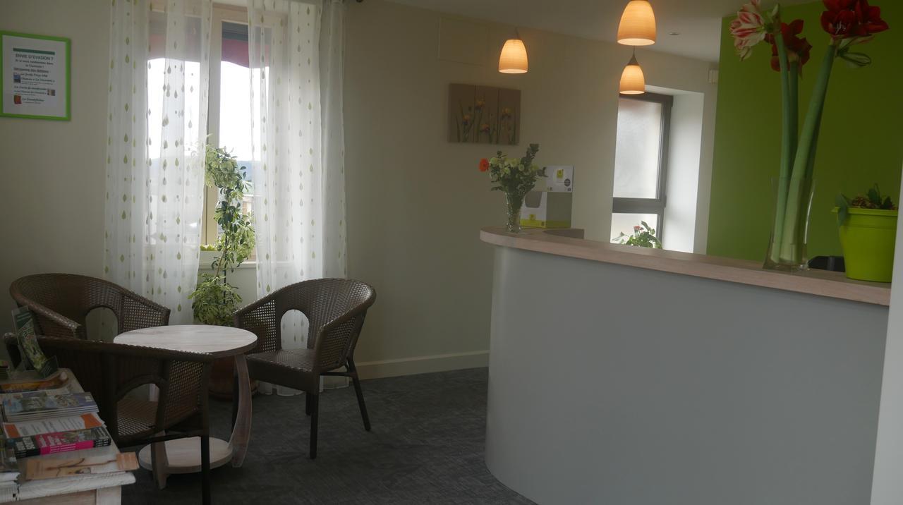 Hotel Logis Le Saint Cyr Montmelard Zewnętrze zdjęcie