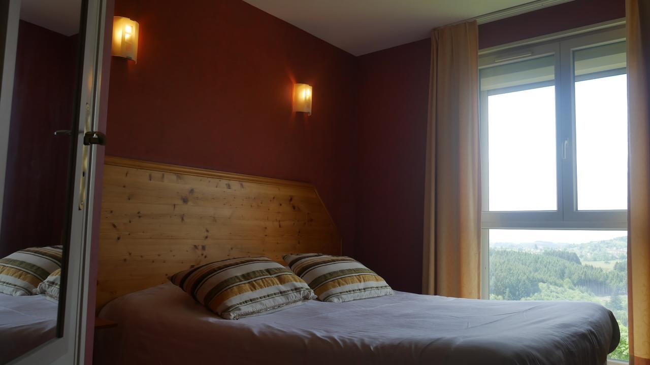 Hotel Logis Le Saint Cyr Montmelard Zewnętrze zdjęcie