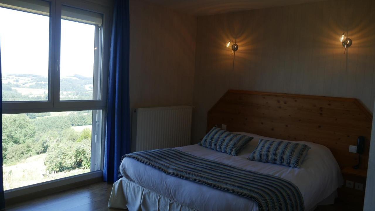 Hotel Logis Le Saint Cyr Montmelard Zewnętrze zdjęcie