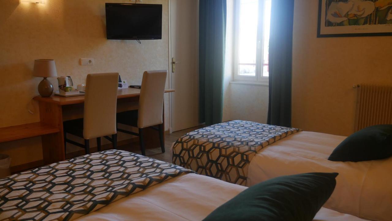 Hotel Logis Le Saint Cyr Montmelard Zewnętrze zdjęcie